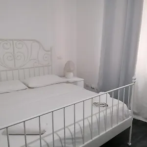 https://casa-nuccia-1.italymilanhotels.net
